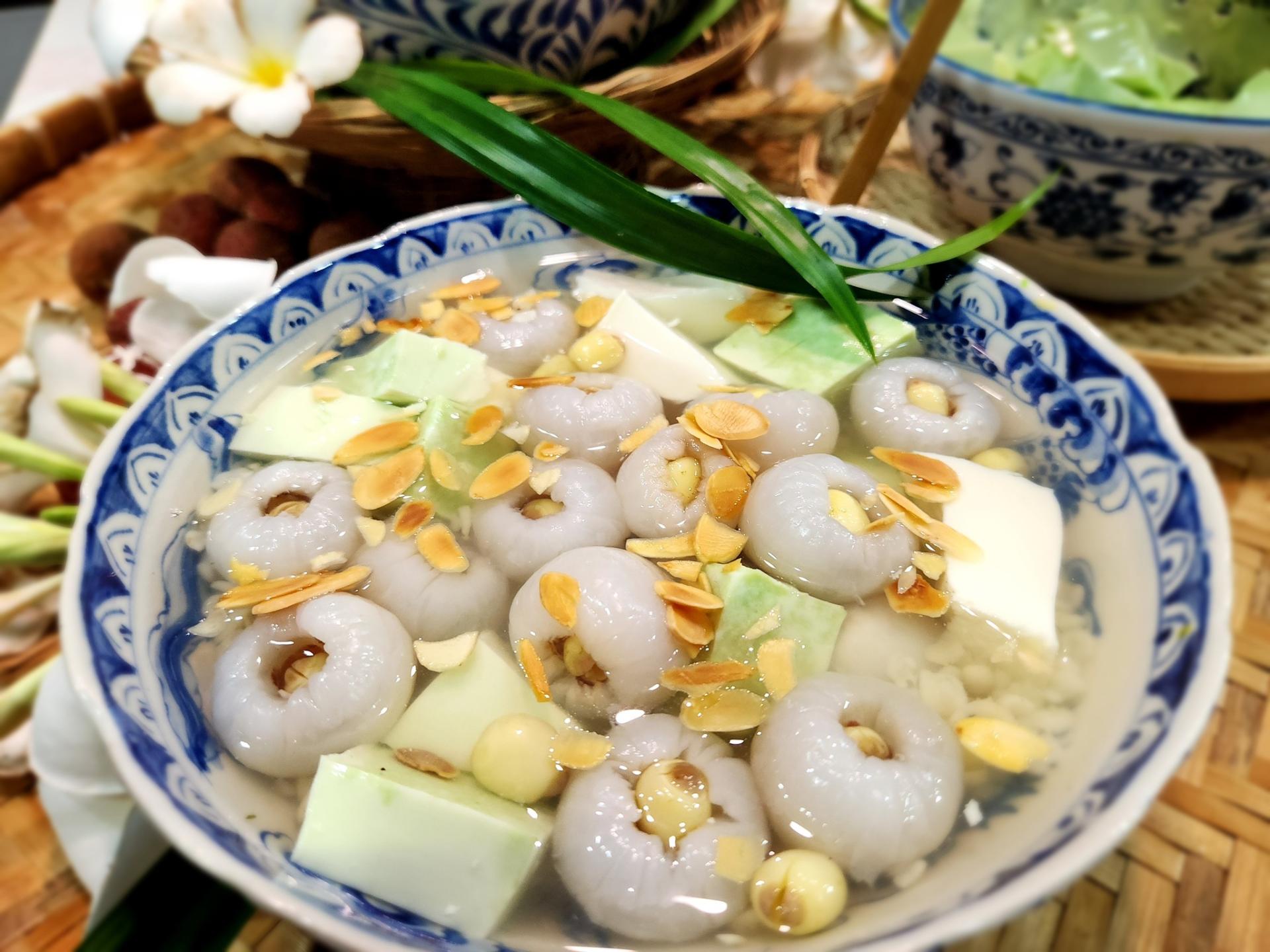 Chè khúc bạch vải hạt sen
